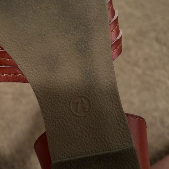 Universal Thread Sandals - Picture 3 of 3